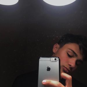 Meet your Posher, Maxwell